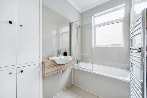 1 bedroom apartment to rent, Kingswood Road London
