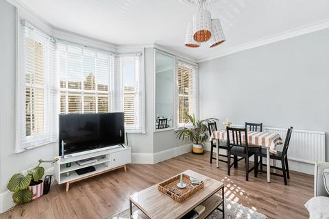 1 bedroom apartment to rent, Kingswood Road London
