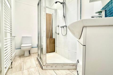 2 bedroom semi-detached house for sale, Meadowcourt Road, London SE3