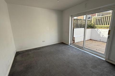3 bedroom semi-detached house to rent, Eldred Avenue, Brighton
