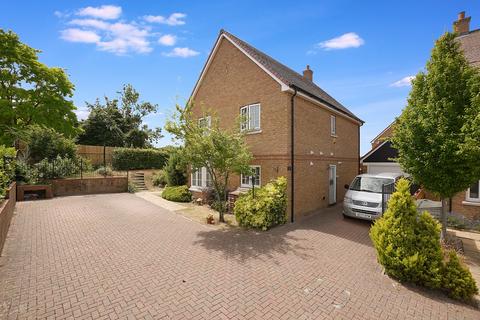 4 bedroom detached house for sale, Woods Edge, Rainham