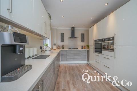 4 bedroom detached house for sale, Beach House Gardens, Canvey Island, SS8
