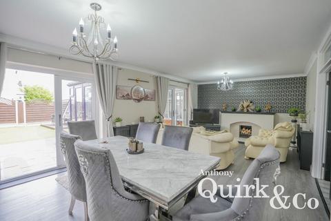 4 bedroom detached house for sale, Beach House Gardens, Canvey Island, SS8