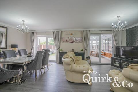 4 bedroom detached house for sale, Beach House Gardens, Canvey Island, SS8
