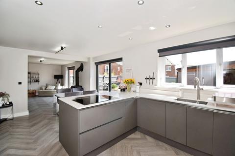 5 bedroom detached house for sale, Bosworth Way, Leicester LE3