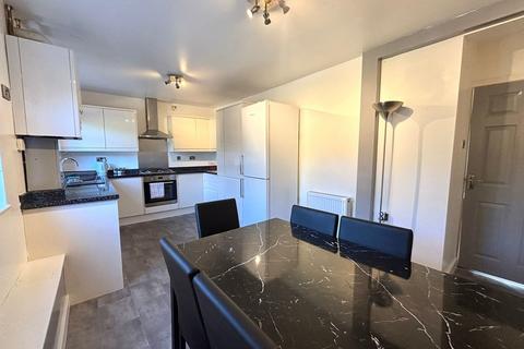 4 bedroom terraced house for sale, Thornaby Drive, Clayton, Bradford