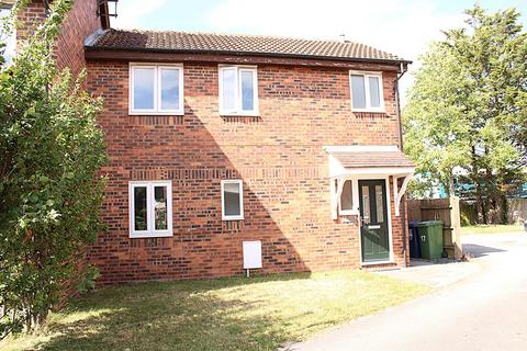 3 bedroom end of terrace house to rent, Grenadiers Drive, Chatteris