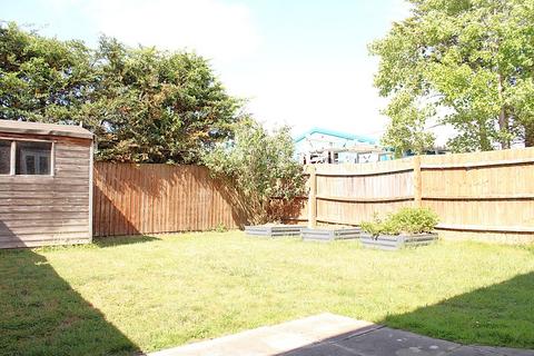 3 bedroom end of terrace house to rent, Grenadiers Drive, Chatteris