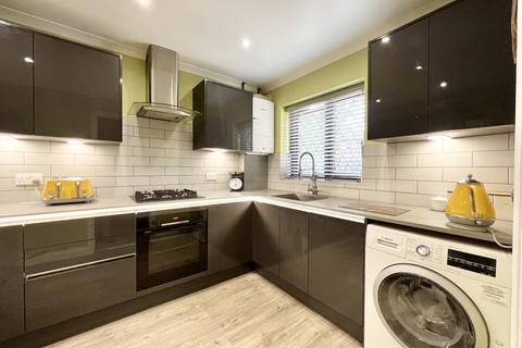 8 Heather Mead, Frimley, Camberley, GU16 8QA