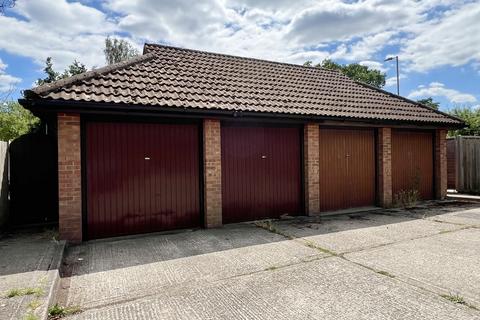 8 Heather Mead, Frimley, Camberley, GU16 8QA