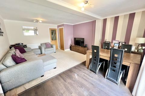 8 Heather Mead, Frimley, Camberley, GU16 8QA