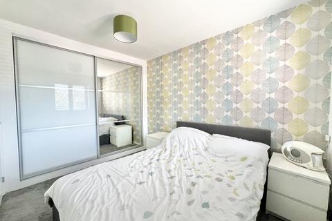 8 Heather Mead, Frimley, Camberley, GU16 8QA