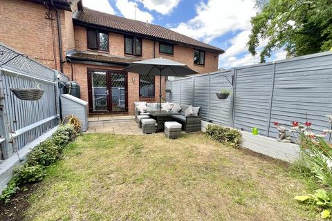 8 Heather Mead, Frimley, Camberley, GU16 8QA