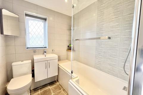 8 Heather Mead, Frimley, Camberley, GU16 8QA