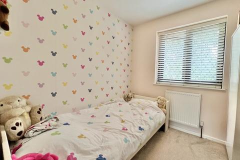8 Heather Mead, Frimley, Camberley, GU16 8QA