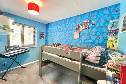 8 Heather Mead, Frimley, Camberley, GU16 8QA