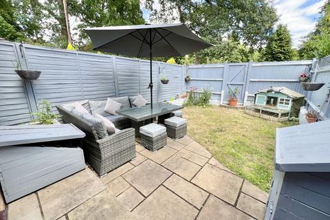 8 Heather Mead, Frimley, Camberley, GU16 8QA
