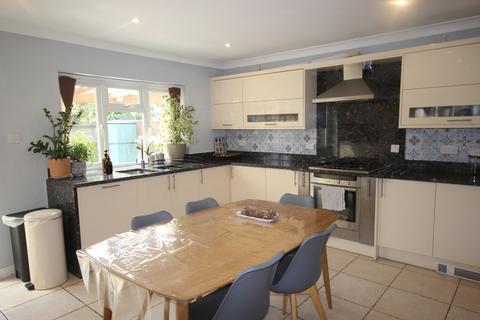 4 bedroom house to rent, Langley Road, Slough SL3