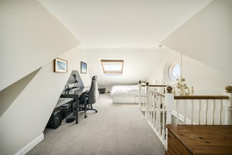 9 Cheselden Road, Guildford, GU1 3SB