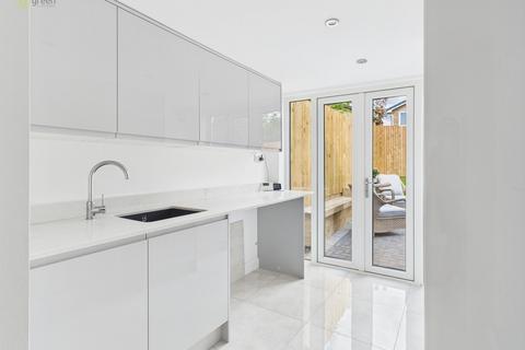 70 Briar, Tamworth, B77 4DY