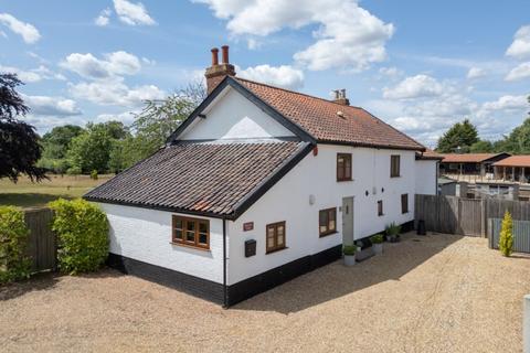 5 bedroom detached house for sale, Morley St. Peter, Wymondham