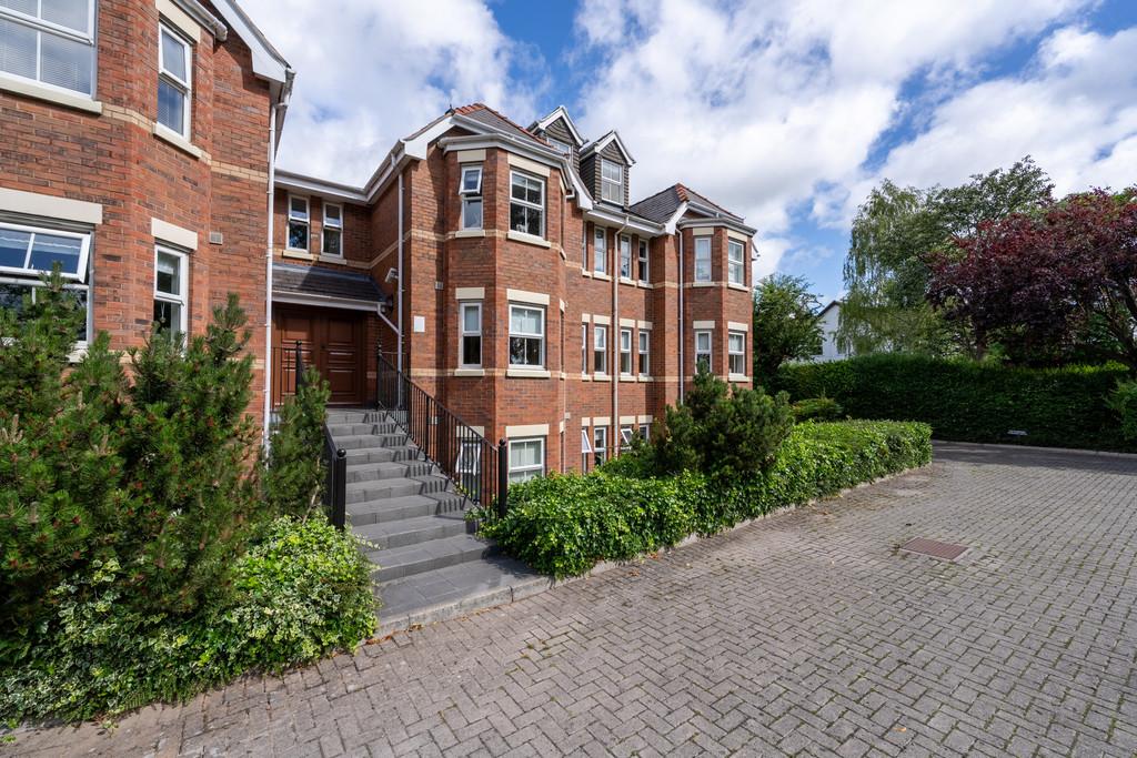 10 Charlton Court, Hoole, CH2 3 PB-2