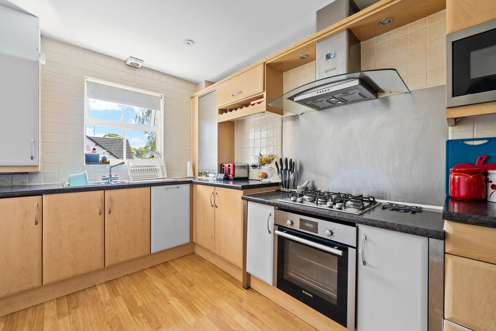 10 Charlton Court, Hoole, CH2 3 PB-8