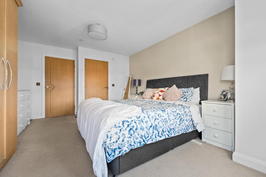 10 Charlton Court, Hoole, CH2 3 PB-4