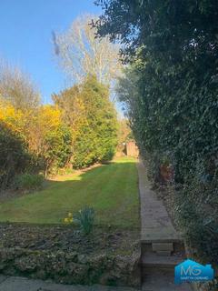 4 bedroom semi-detached house for sale, Glenwood Road, London, NW7