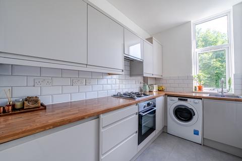 1 bedroom flat for sale, Burnt Ash Hill, London, SE12
