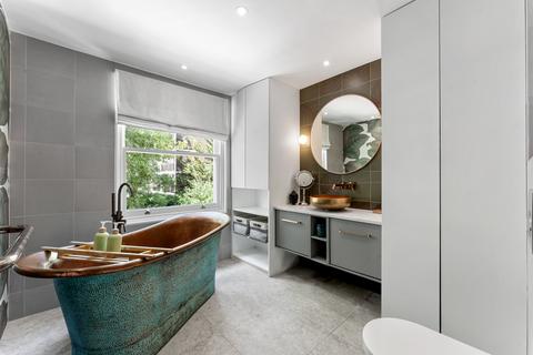 undefined, Hackney E8