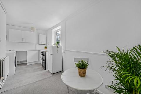 2 bedroom flat for sale, Hawthorne Close, Islington, London