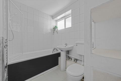 2 bedroom flat for sale, Hawthorne Close, Islington, London