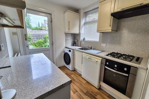 16 Springbank Crescent, Headingley, Leeds, LS6 1AB