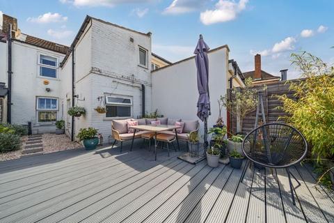 3 bedroom terraced house for sale, Footscray Road, London SE9