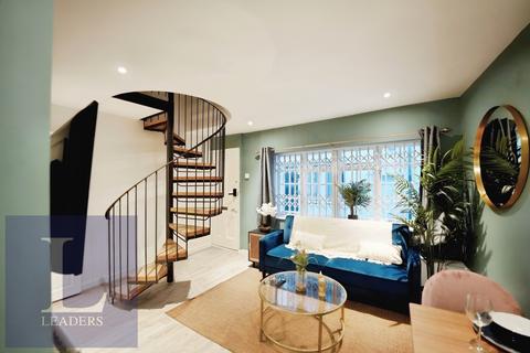 2 bedroom terraced house to rent, St. Georges Mews