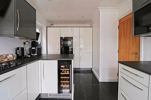 4 bedroom detached house for sale, Papenburg Road, Canvey Island
