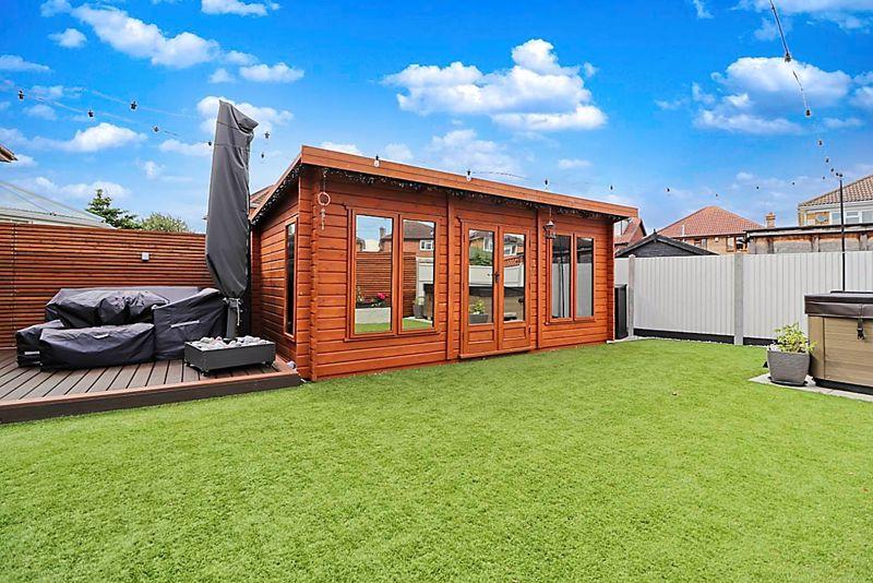 Rear Garden / Cabin