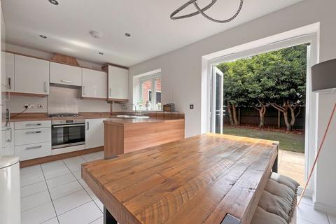 89 Greenways, Gloucester, GL4 3SA