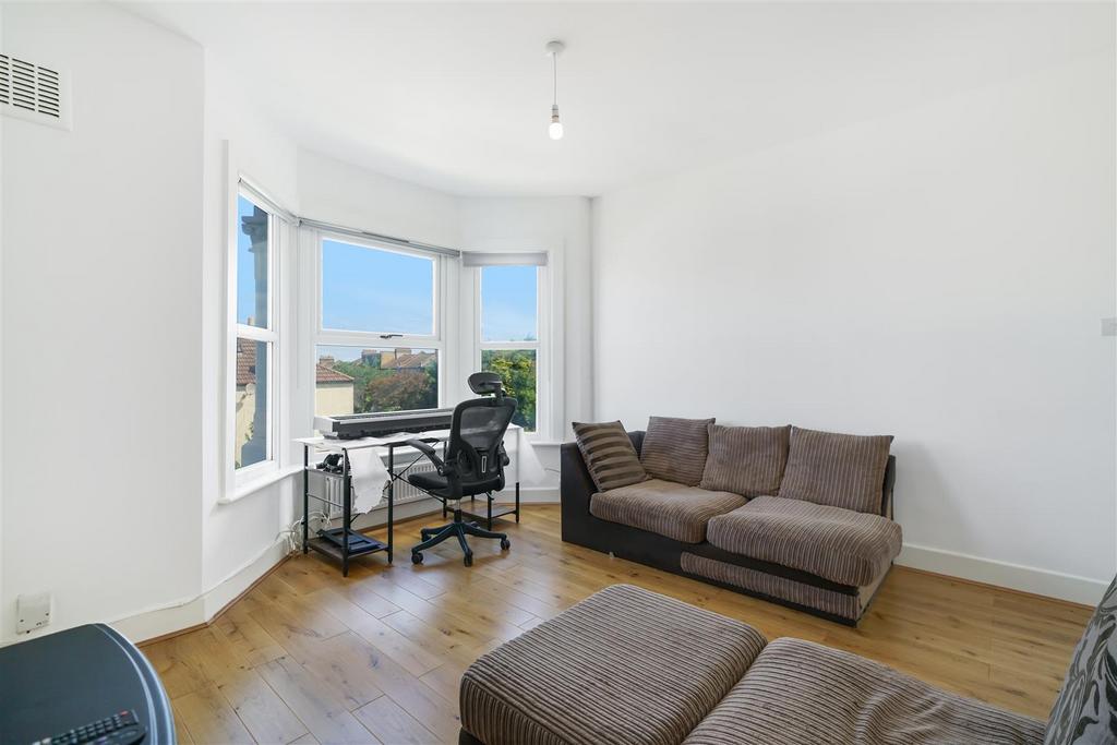 51 B Ardoch Road - NYYb V6 JNG6 HXv Ly Uti9z.jpg