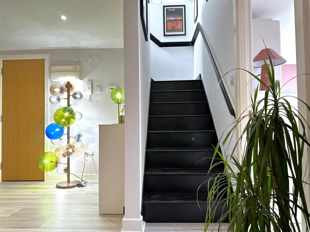 Hallway Up To Living Space 190