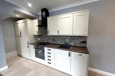 2 bedroom terraced house to rent, Moorlands Road, Birkenshaw, Bradford, BD11