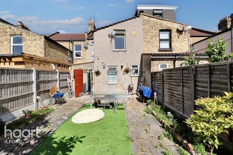 3 bedroom terraced house for sale, Endsleigh Gardens, Ilford