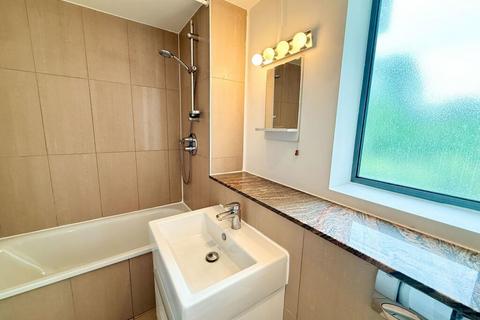 2 bedroom apartment to rent, westwick gardens, London W6