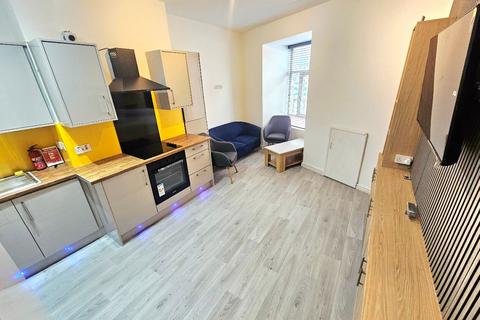 4 bedroom flat to rent, Wilmslow Road, Fallowfield, Manchester, M14