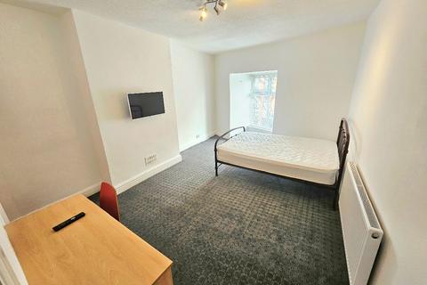 4 bedroom flat to rent, Wilmslow Road, Fallowfield, Manchester, M14