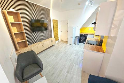 4 bedroom flat to rent, Wilmslow Road, Fallowfield, Manchester, M14