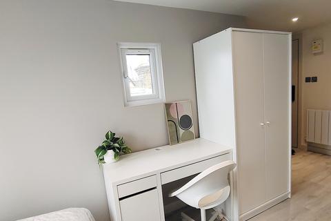 1 bedroom flat to rent, YOHO Kingston Villiers Road Studio 4