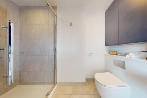Studio to rent, The Mall