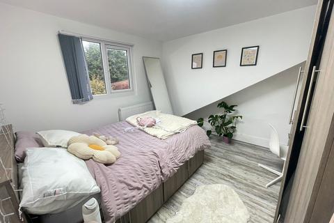 6 bedroom semi-detached house to rent, Alan Road, Manchester M20